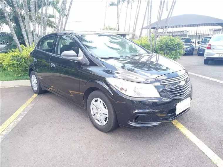 Chevrolet Onix Preto 8