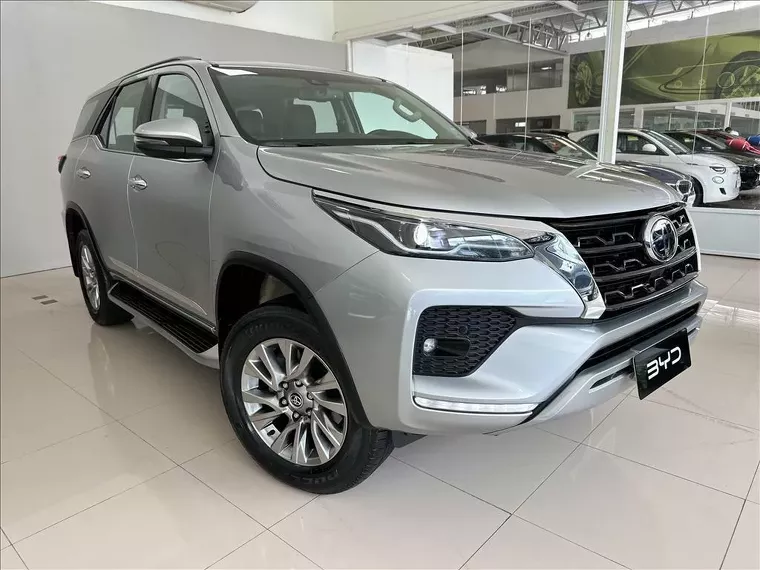 Toyota Hilux SW4 Prata 8