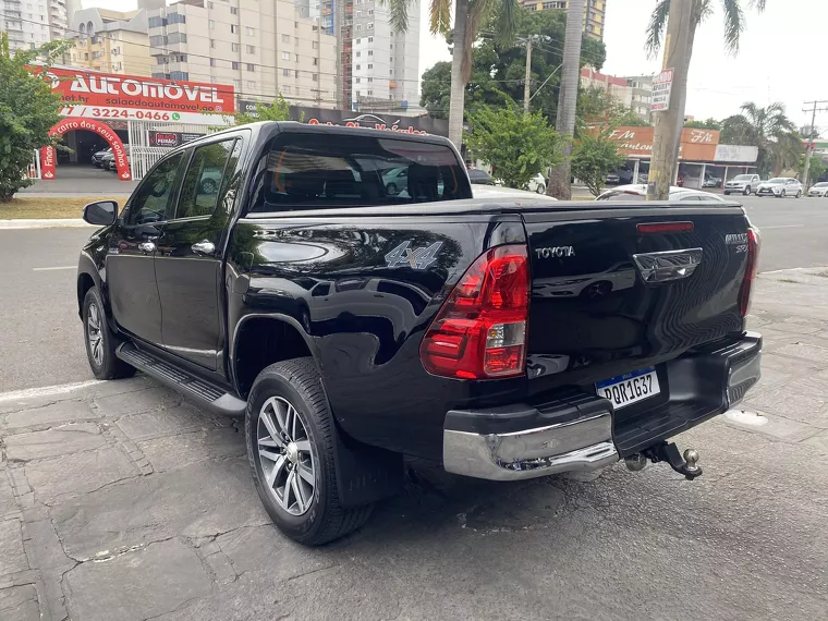 Toyota Hilux Preto 19