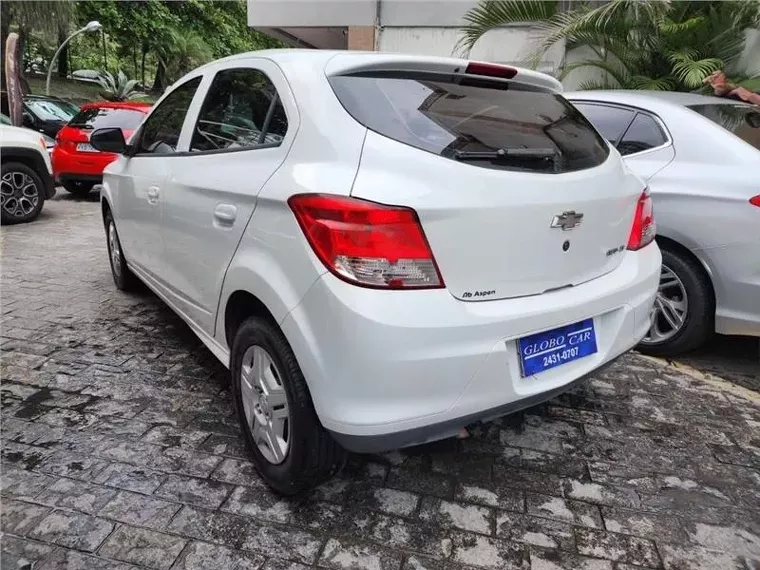 Chevrolet Onix Branco 2