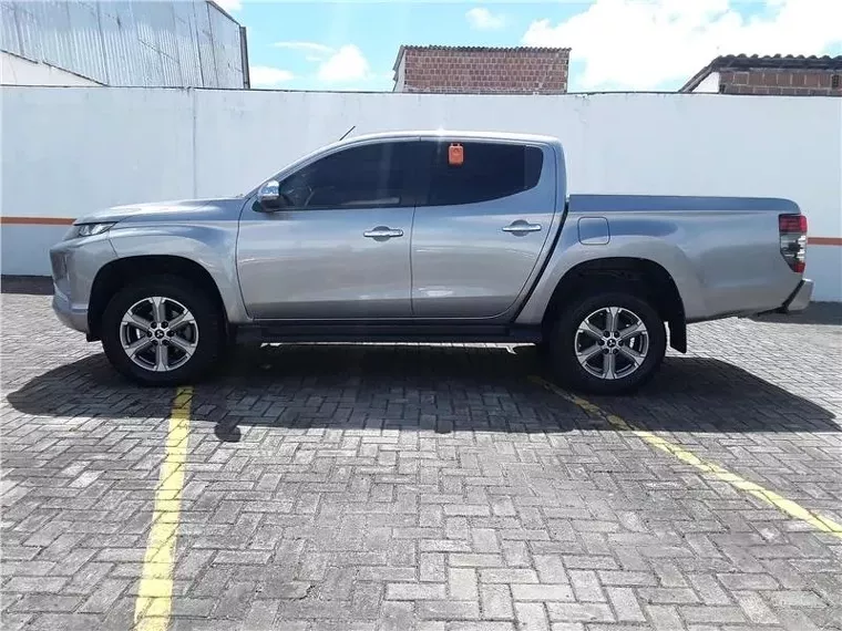 Mitsubishi L200 Triton Prata 12