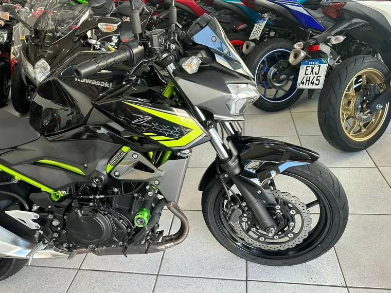 Kawasaki Z Cinza 12