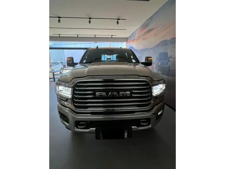 RAM 3500 Branco 10