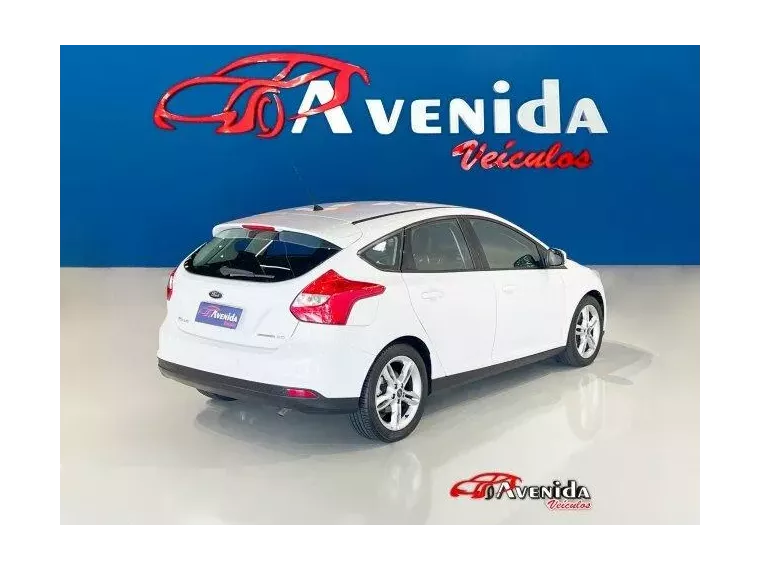 Ford Focus Branco 9