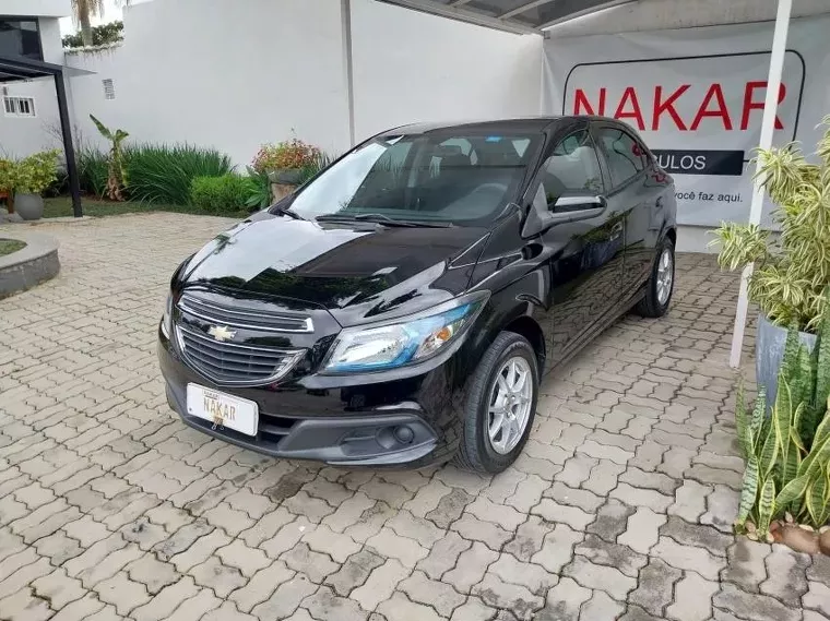 Chevrolet Onix Preto 1