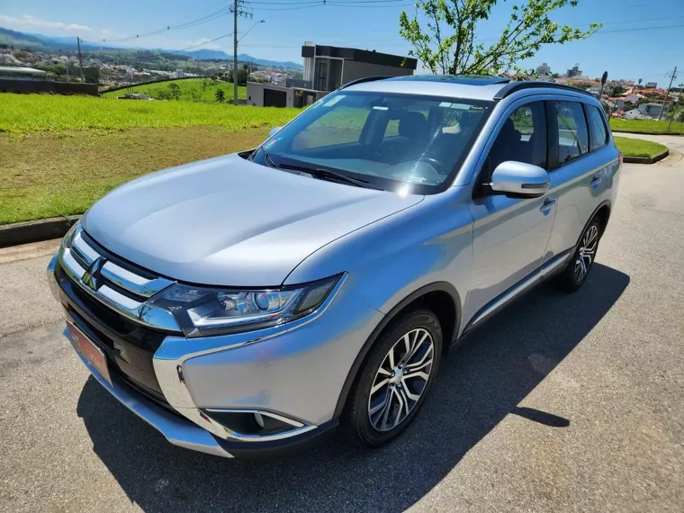 Mitsubishi Outlander Prata 10