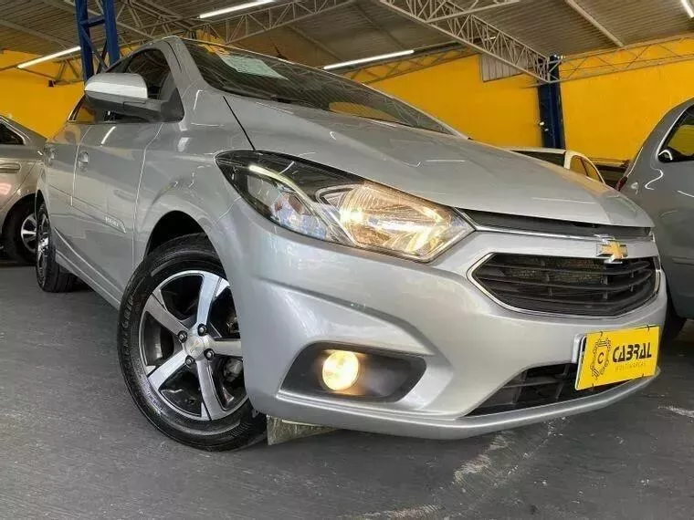 Chevrolet Onix Prata 12