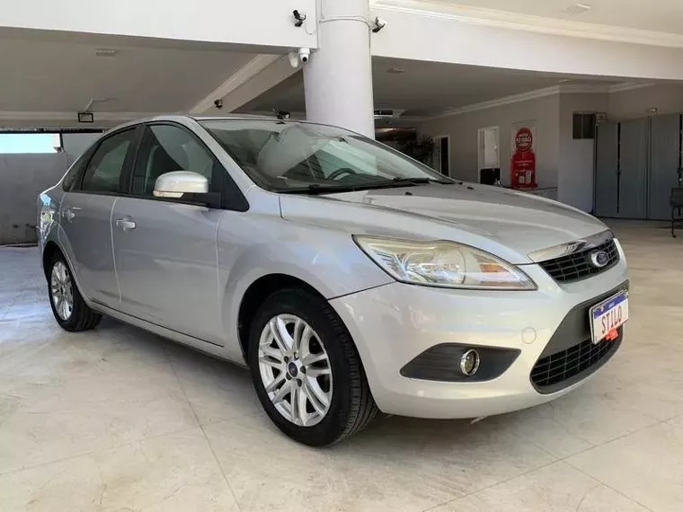 Ford Focus Prata 8