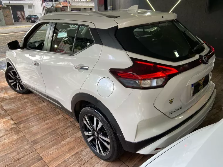 Nissan Kicks Branco 10