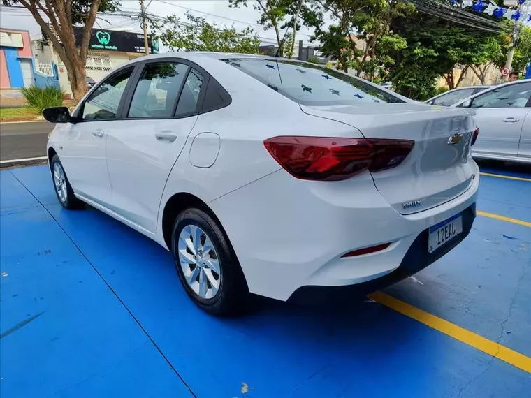 Chevrolet Onix Branco 6