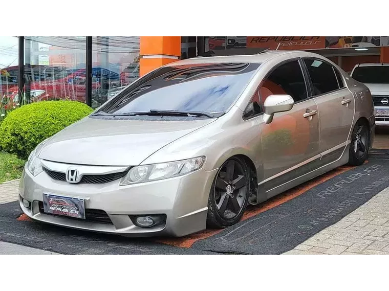 Honda Civic Dourado 1