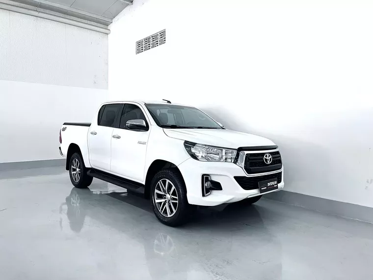 Toyota Hilux Branco 13