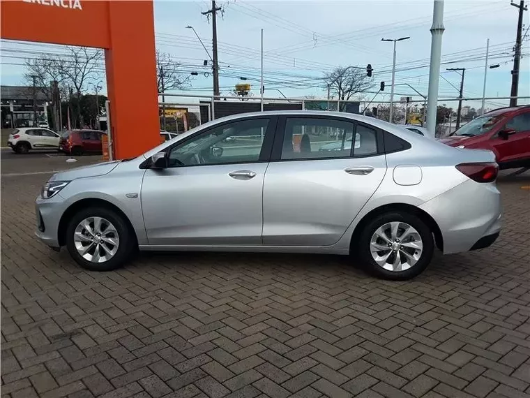 Chevrolet Onix Prata 8