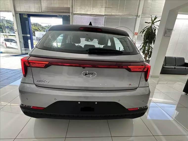 Hyundai HB20 Prata 13