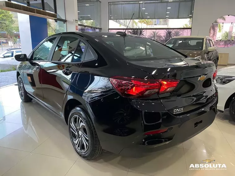 Chevrolet Onix Preto 2