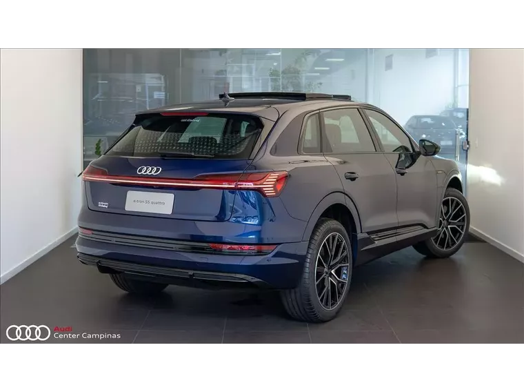 Audi E-tron Azul 1