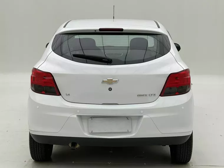 Chevrolet Onix Branco 3