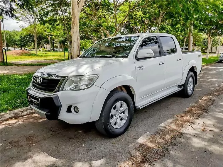 Toyota Hilux Branco 3