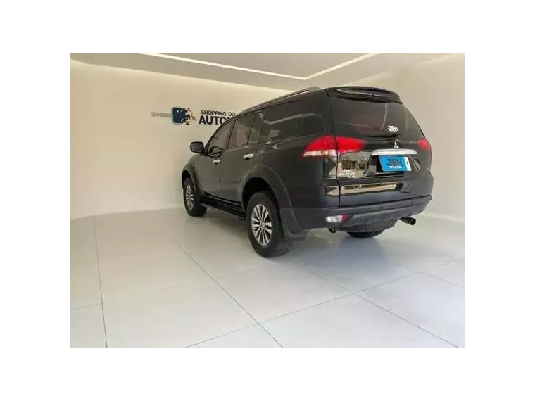 Mitsubishi Pajero Preto 2