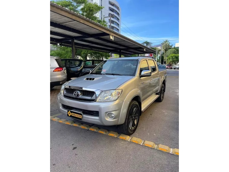 Toyota Hilux Prata 1