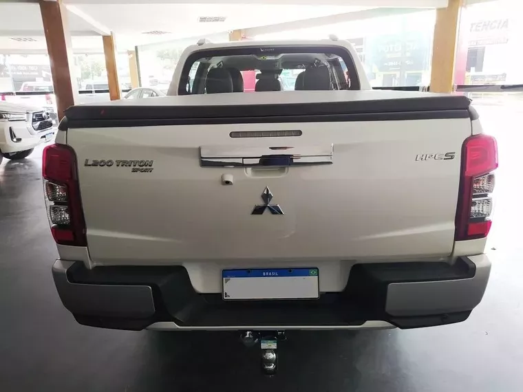 Mitsubishi L200 Triton Branco 13