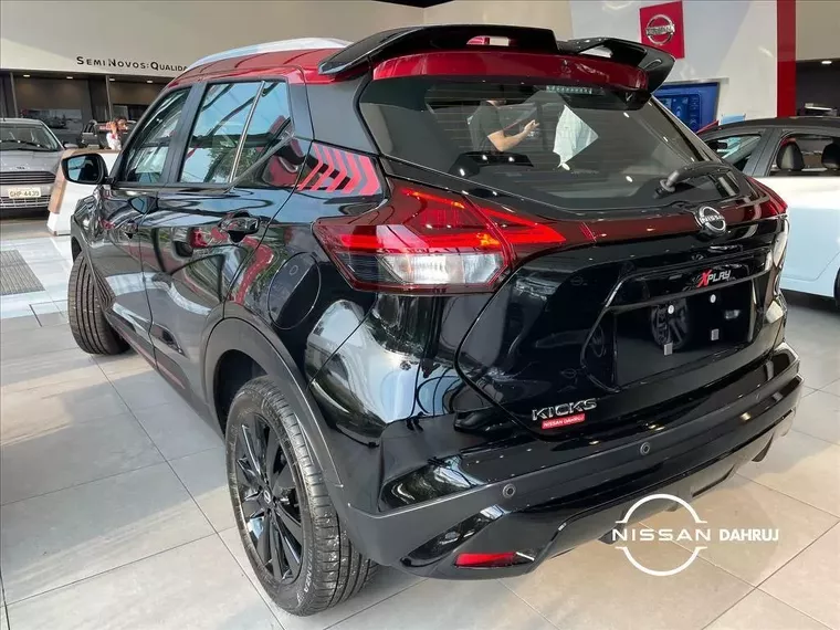 Nissan Kicks Preto 11