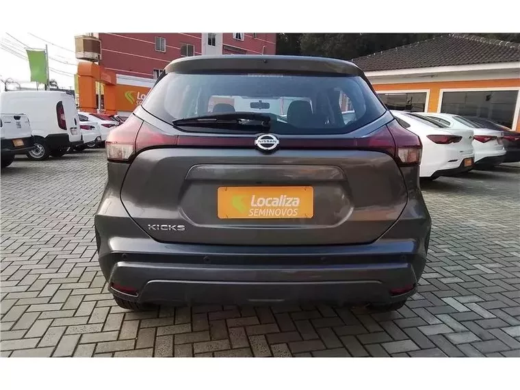 Nissan Kicks Cinza 3