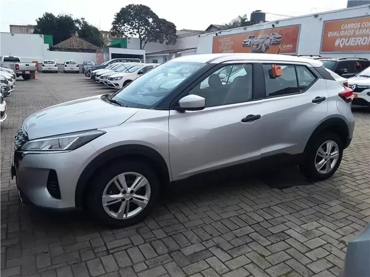 Nissan Kicks Prata 2