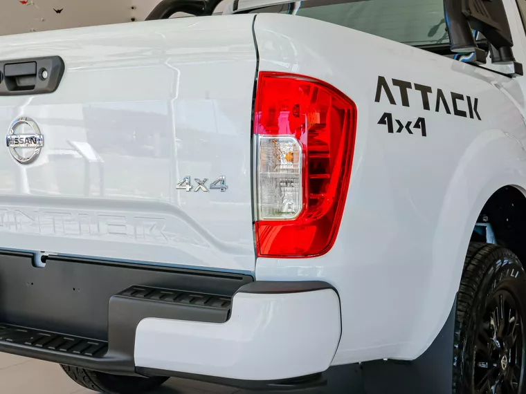 Nissan Frontier Branco 13