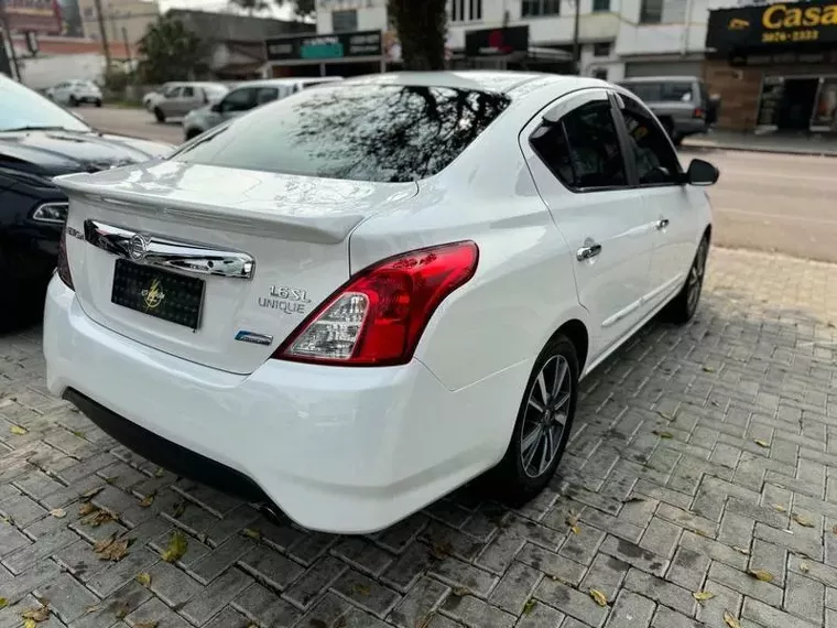 Nissan Versa Branco 5