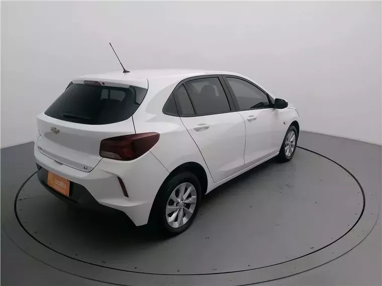 Chevrolet Onix Branco 8