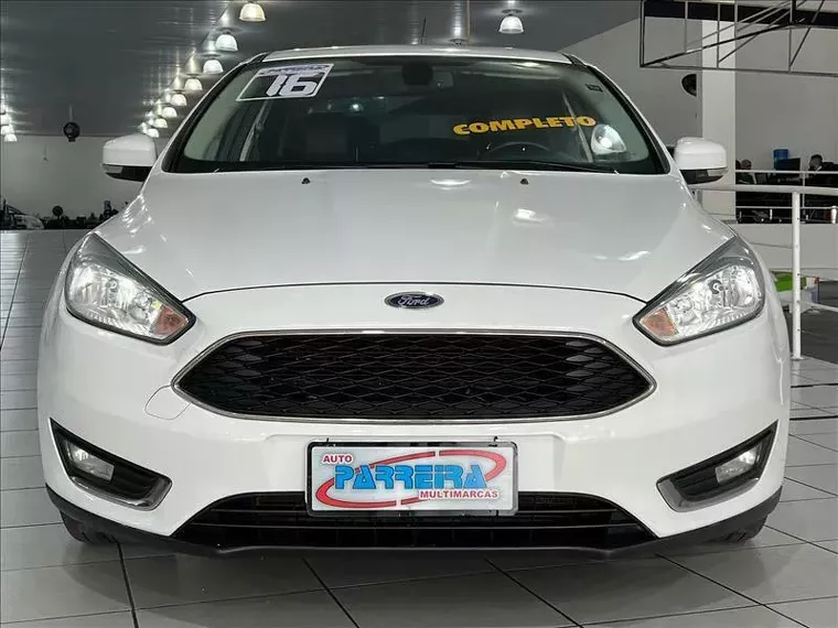 Ford Focus Branco 10