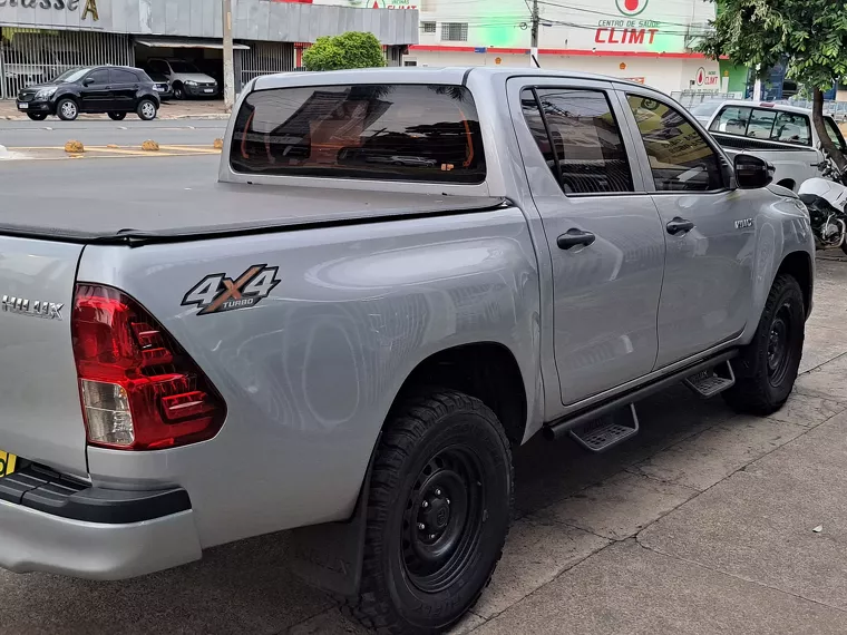 Toyota Hilux Prata 2