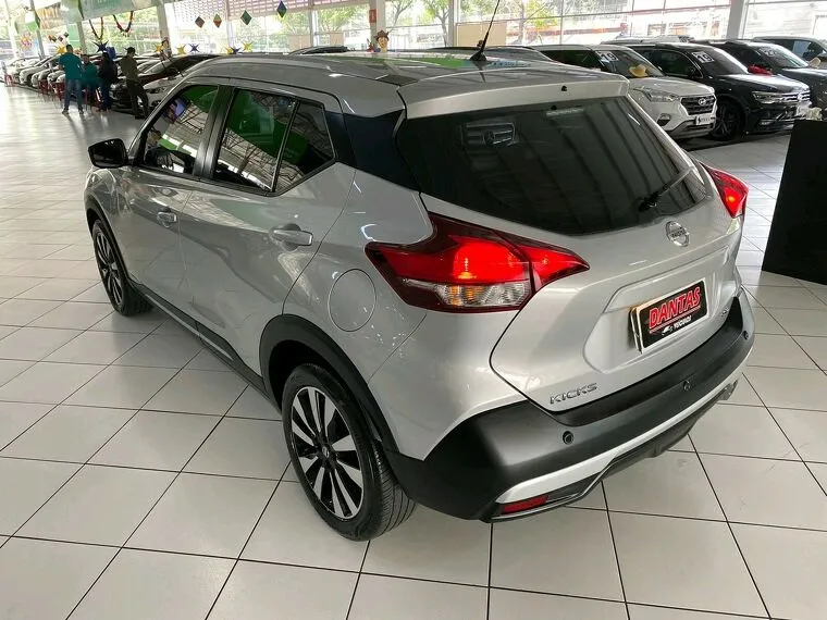 Nissan Kicks Prata 4