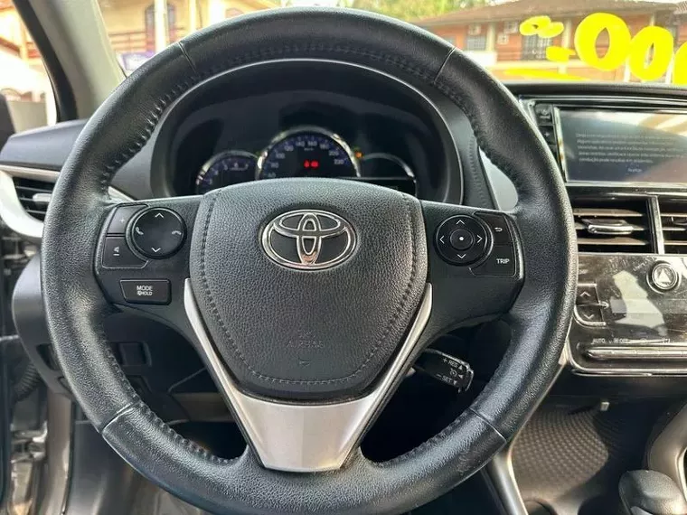 Toyota Yaris Cinza 12