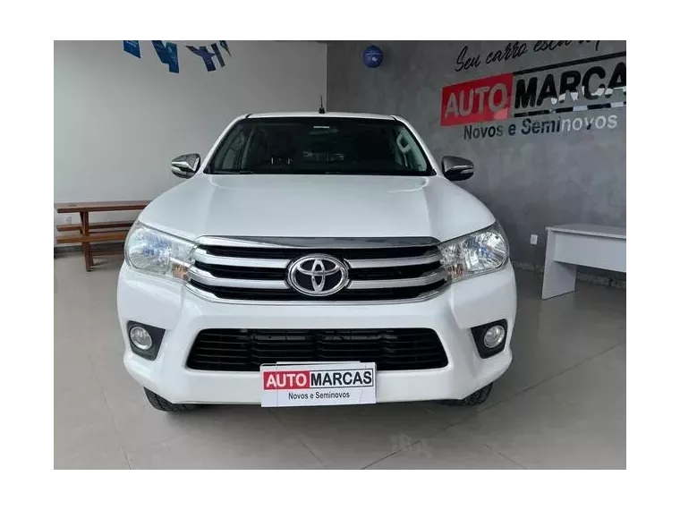 Toyota Hilux Branco 2