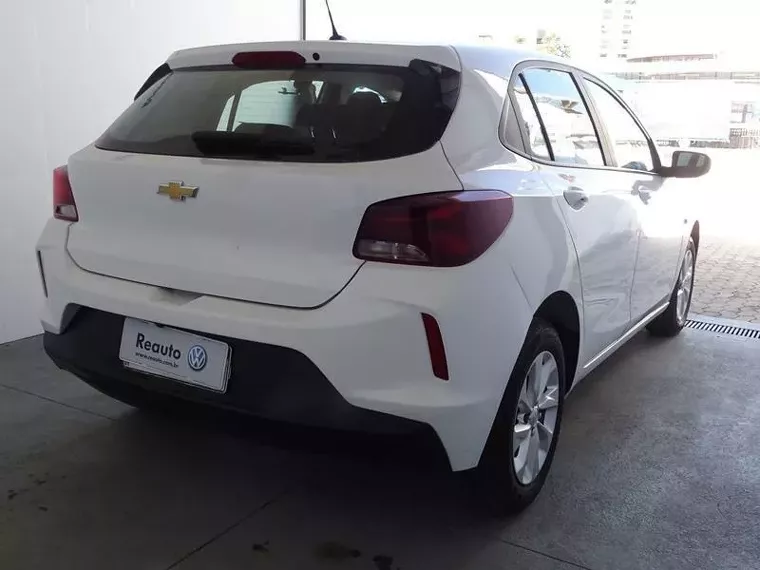 Chevrolet Onix Branco 8