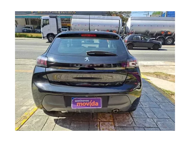 Peugeot 208 Preto 5