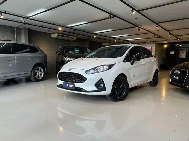 Ford Fiesta Branco 13