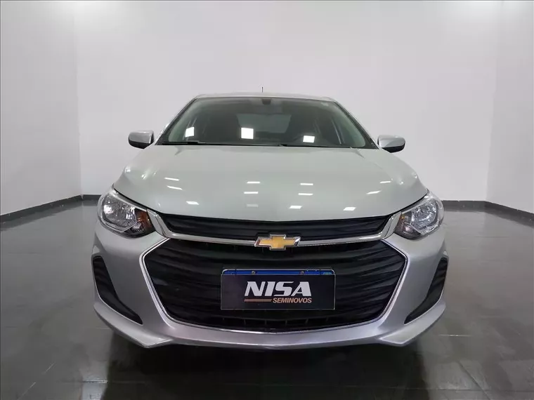 Chevrolet Onix Prata 6