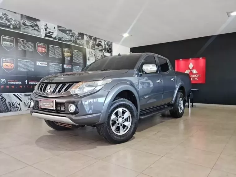 Mitsubishi L200 Triton Cinza 13