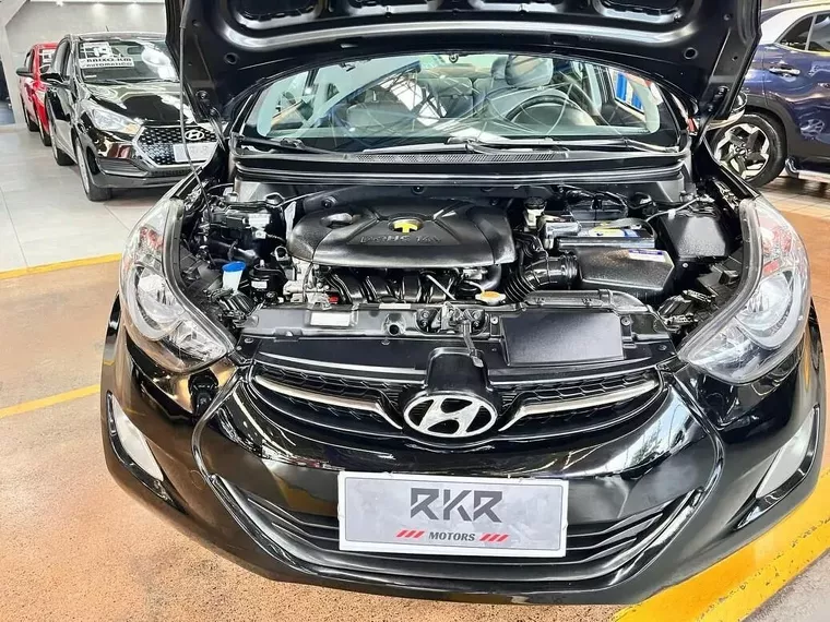 Hyundai Elantra Preto 12