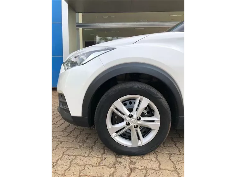 Nissan Kicks Branco 8