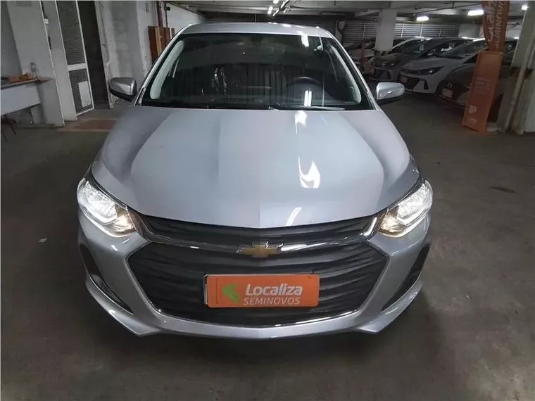 Chevrolet Onix Prata 1