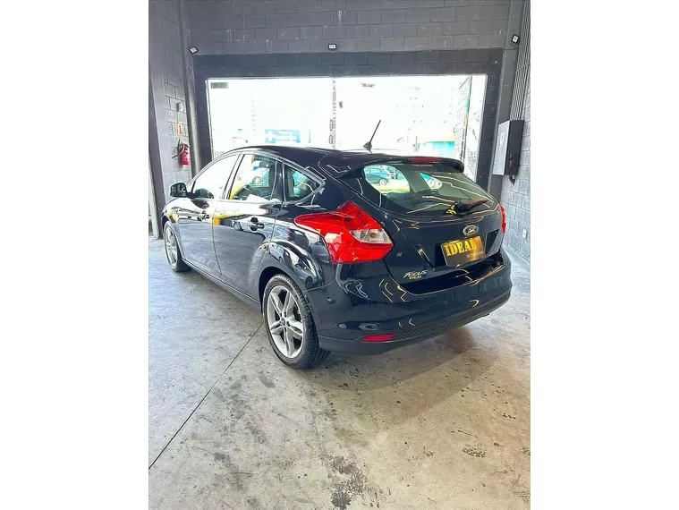 Ford Focus Preto 5