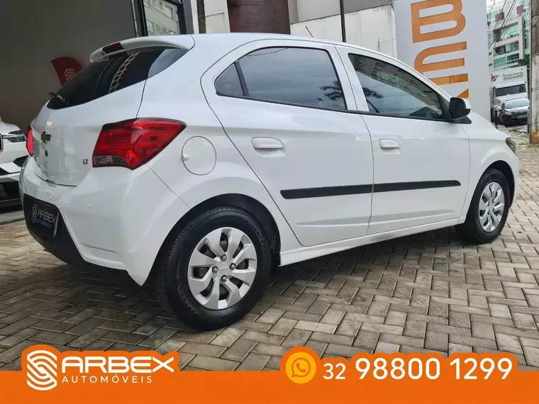 Chevrolet Onix Branco 12