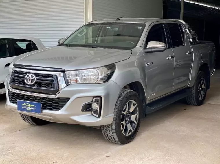 Toyota Hilux Prata 6