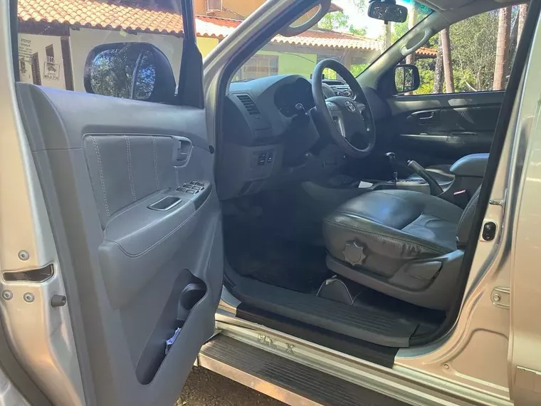 Toyota Hilux Prata 15