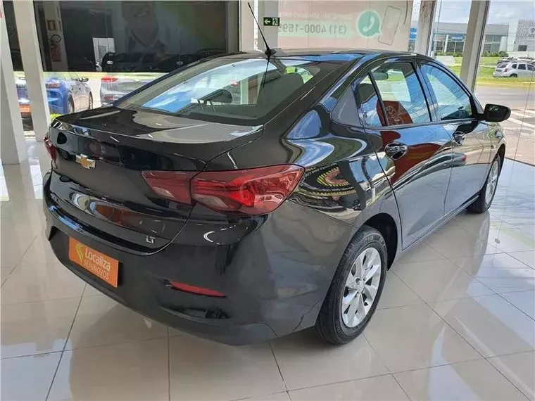 Chevrolet Onix Preto 5