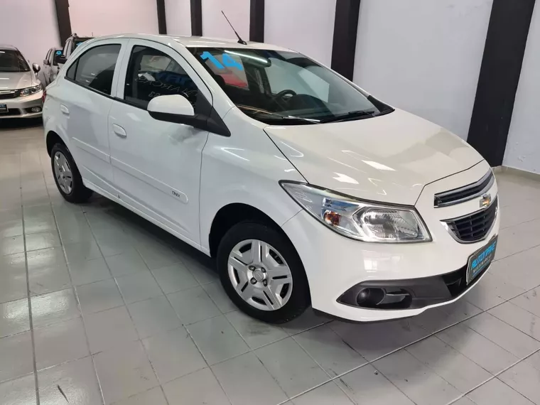 Chevrolet Onix Branco 6